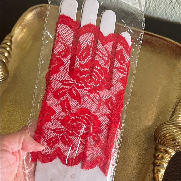 #1267=Elegant Red Lace Gloves - Picture 5 of 5